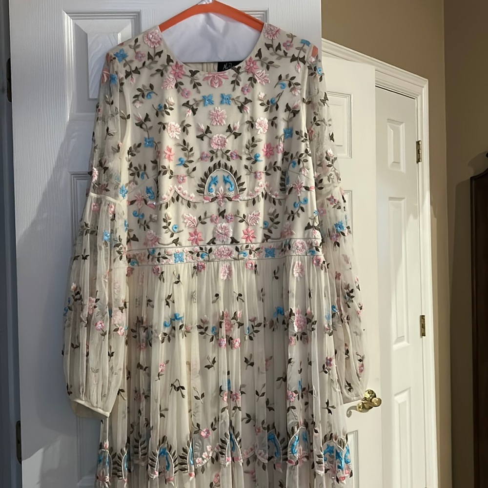 MAC DUGGAL Embroidered Floral Long Sleeve Gown in Ivory Size US 14